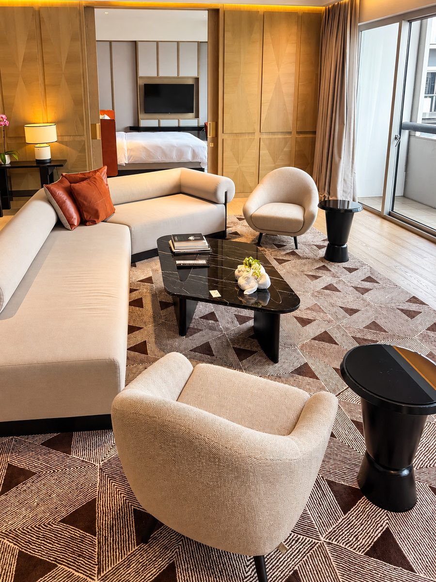 Fairmont Singapore, suite living room
