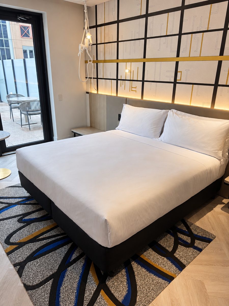 Hotel Indigo Melbourne Little Collins, guest room